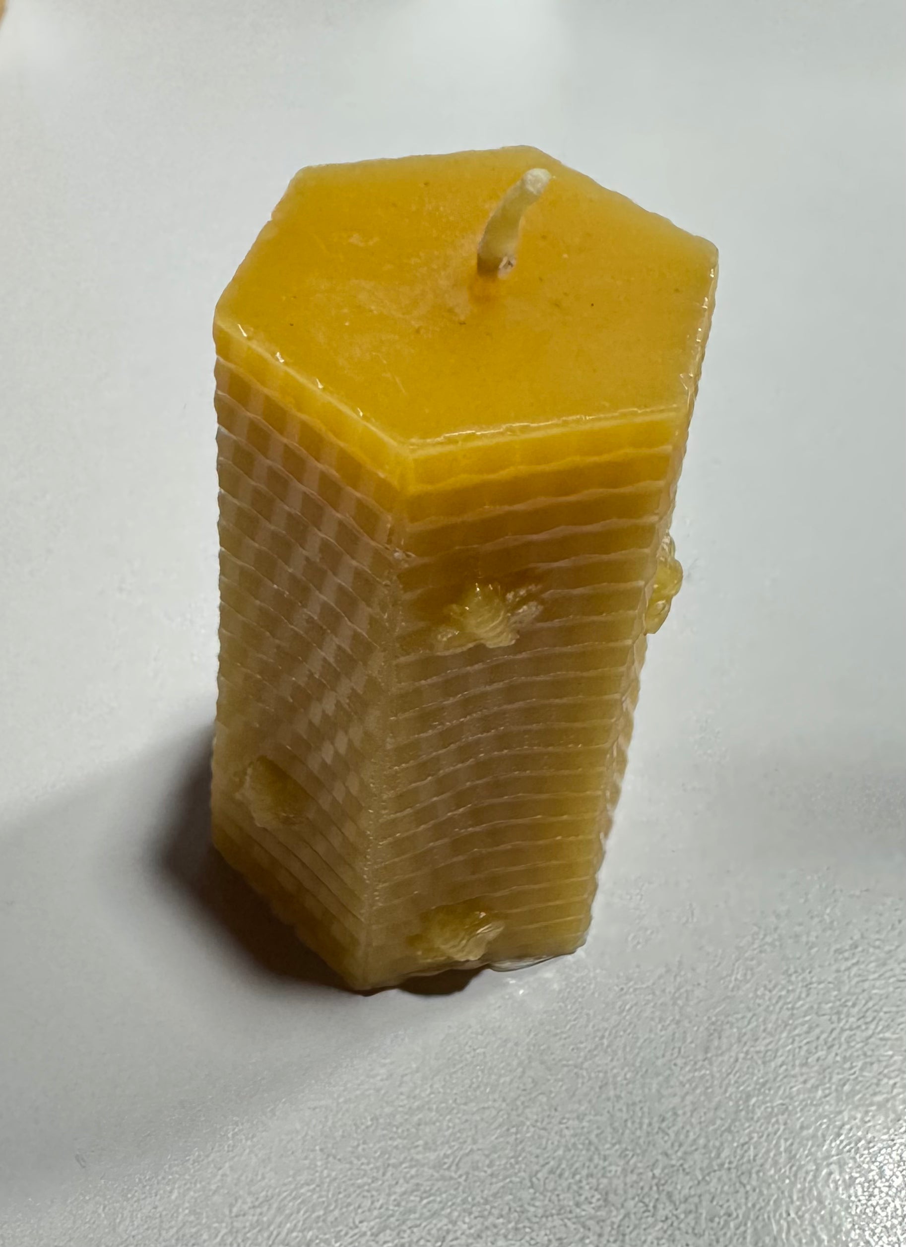 Bougie Artisanale – Collection Abeille Hexagon